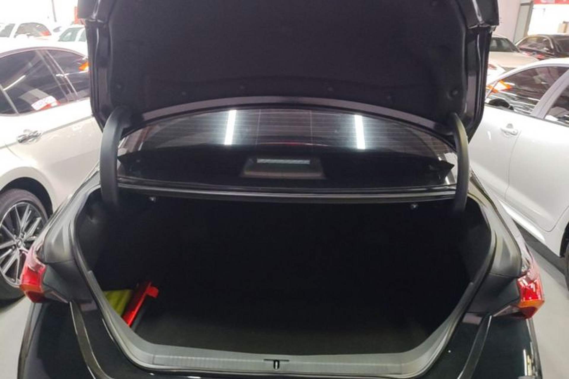 Used Toyota Avalon 2023 2.0L Luxury Edition Trunk