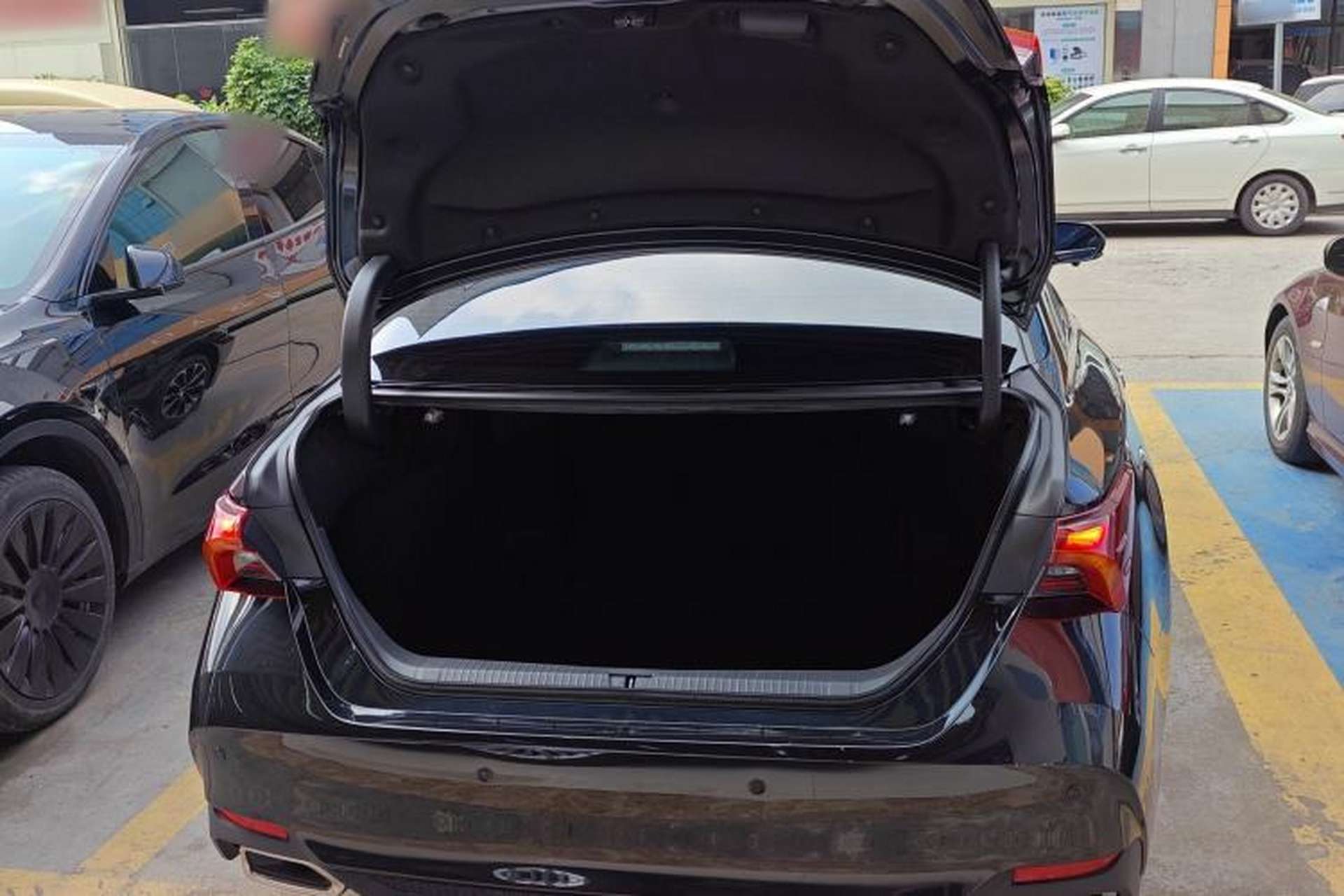 Used Toyota Avalon 2023 2.0L Luxury Edition Trunk