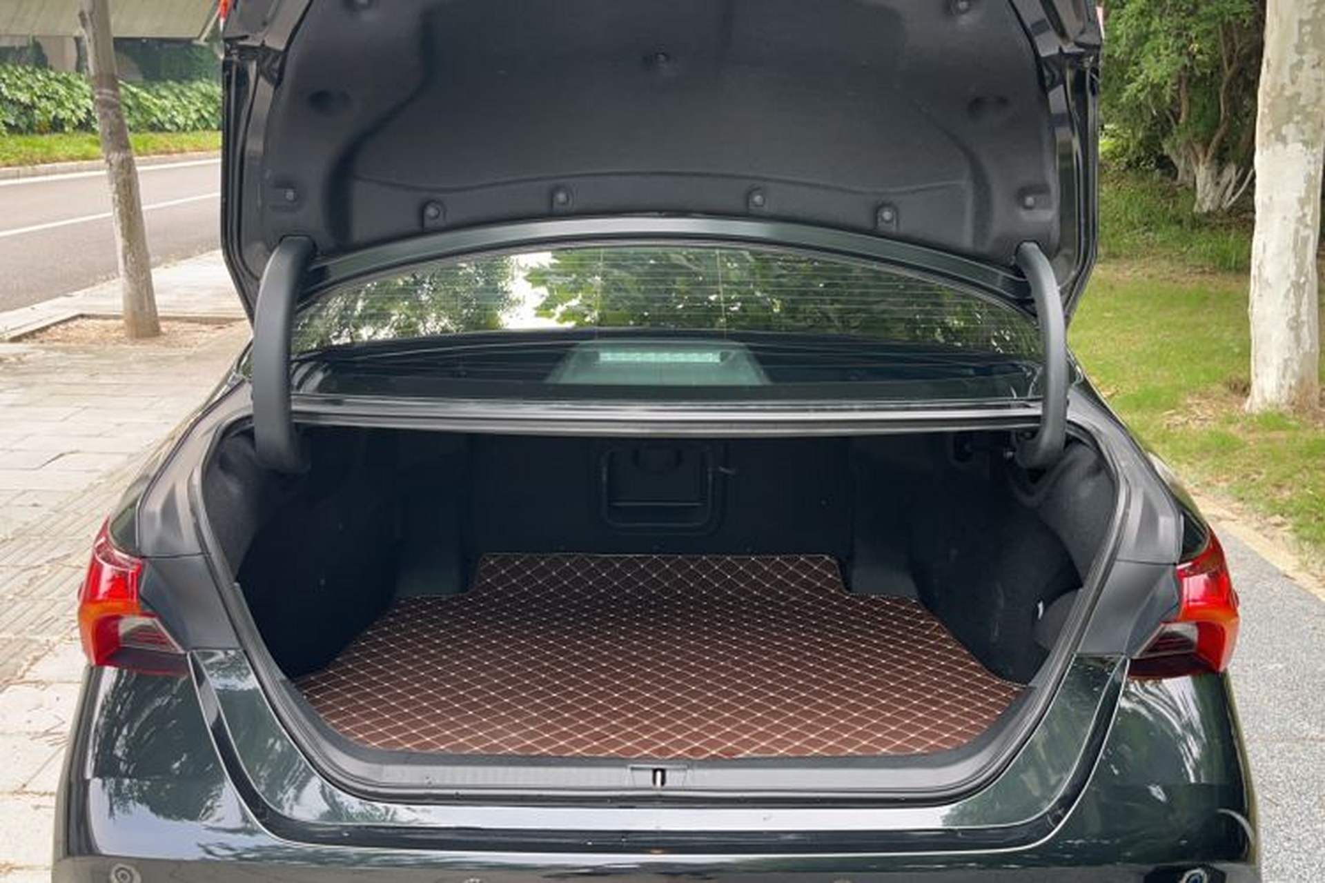 Used Toyota Avalon 2023 2.0L Progressive Edition Trunk