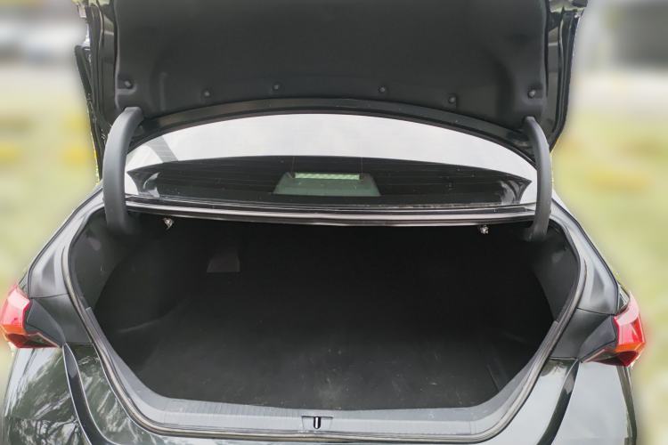 Used Toyota Avalon 2023 Dual-Engine 2.5L Luxury Edition Trunk