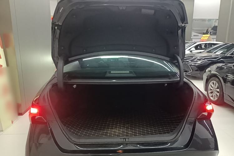 Used Toyota Avalon 2023 2.0L XLE Deluxe Edition Trunk
