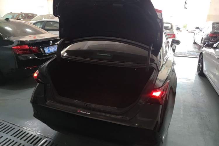 Used Toyota Avalon 2023 Dual-Engine 2.5L Luxury Edition Trunk