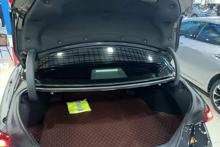 Used Toyota Avalon 2023 2.0L Premium Edition Trunk
