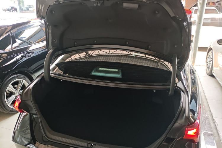 Used Toyota Avalon 2023 Dual-Motor 2.5L XLE Prestige Edition Trunk