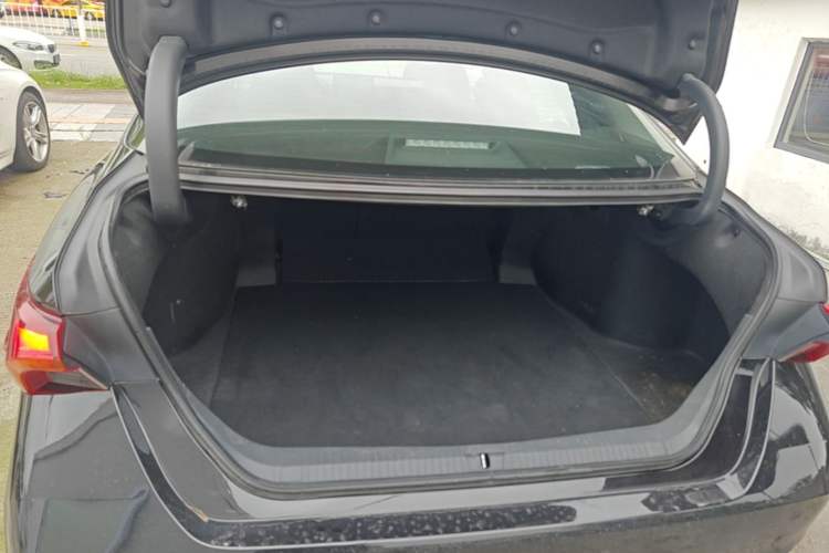 Used Toyota Avalon 2023 2.5L Luxury Edition Trunk