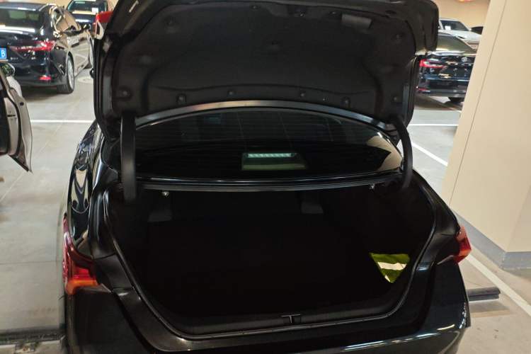 Used Toyota Avalon 2023 2.0L Luxury Edition Trunk