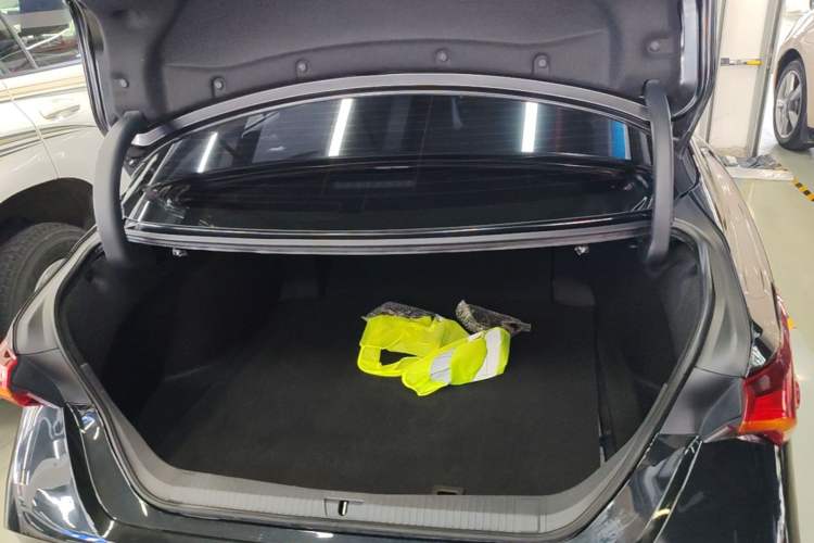 Used Toyota Avalon 2023 2.0L Premium Edition Trunk
