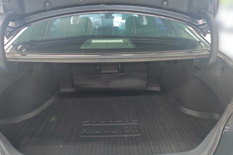 Used Toyota Avalon 2023 2.0L Luxury Edition Trunk