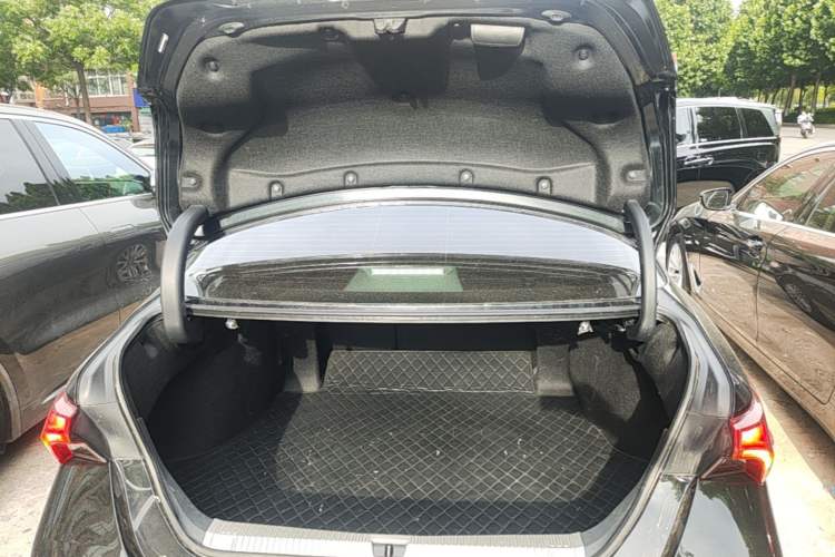 Used Toyota Avalon 2023 Dual-Motor 2.5L XLE Prestige Edition Trunk