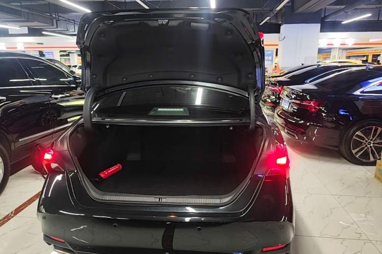 Used Toyota Avalon 2023 2.0L Luxury Edition Trunk