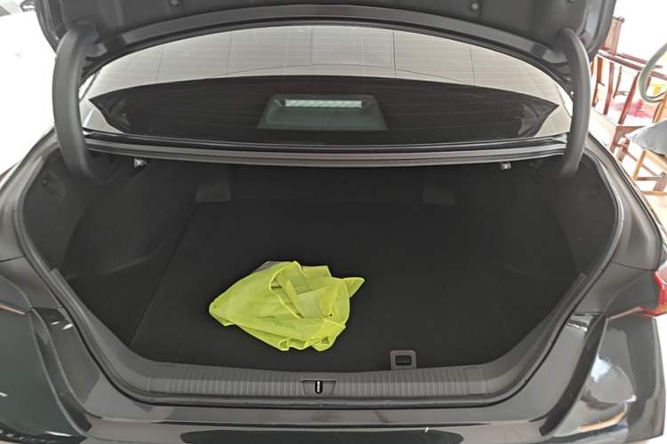 Used Toyota Avalon 2023 2.5L Luxury Edition Trunk