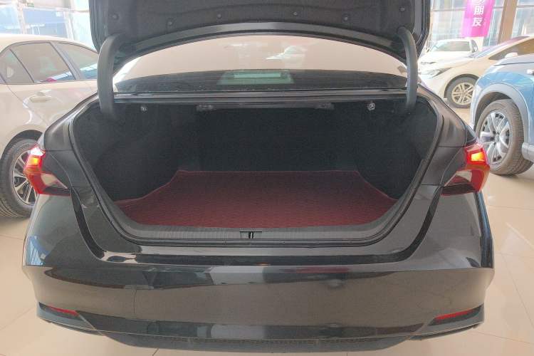 Used Toyota Avalon 2023 Dual-Engine 2.5L Luxury Edition Trunk