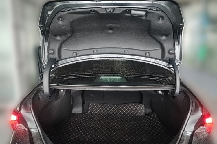 Used Toyota Avalon 2023 Dual-Engine 2.5L Luxury Edition Trunk
