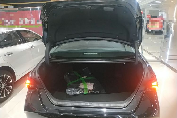 Used Toyota Avalon 2023 2.0L Luxury Edition Trunk
