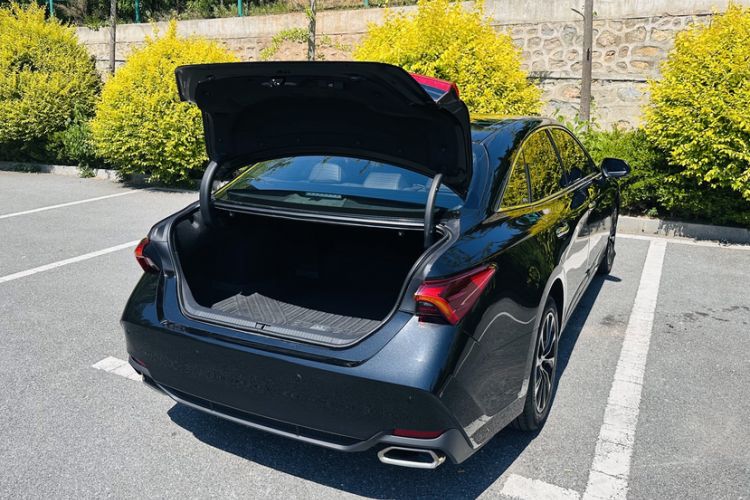 Used Toyota Avalon 2023 2.0L Premium Edition Trunk