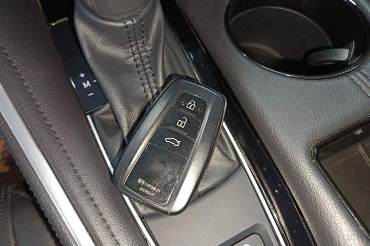 Used Toyota Avalon 2023 2.0L Premium Edition Vehicle Key