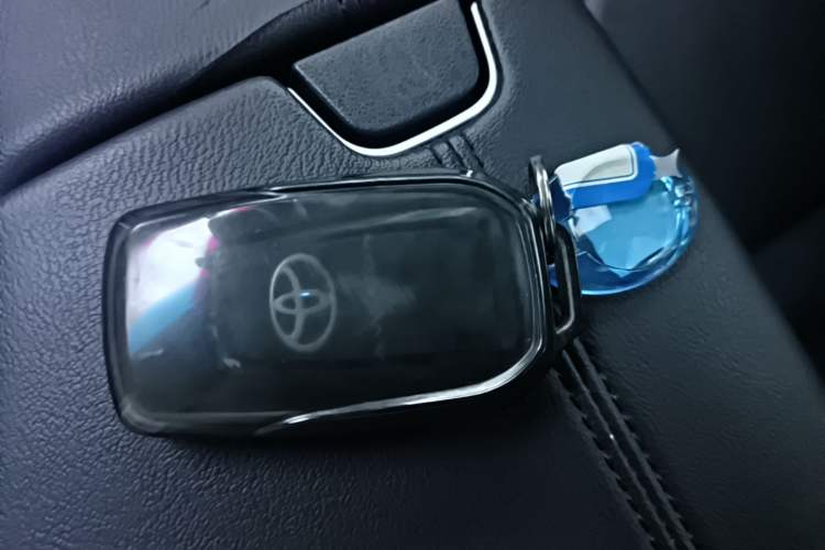 Used Toyota Avalon 2023 2.0L Luxury Edition Vehicle Key
