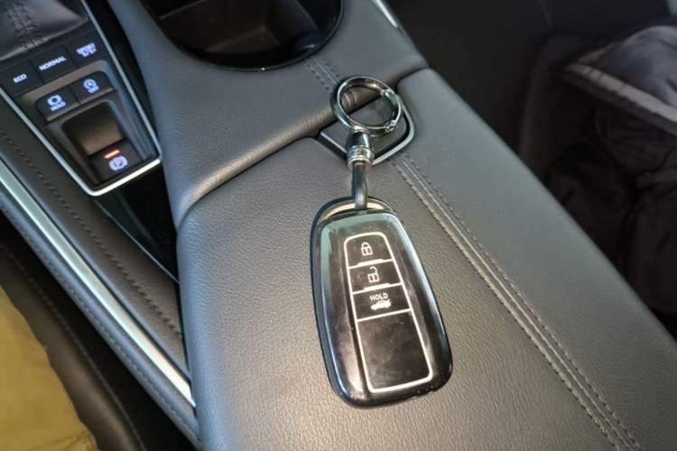 Used Toyota Avalon 2023 2.5L Luxury Edition Vehicle Key
