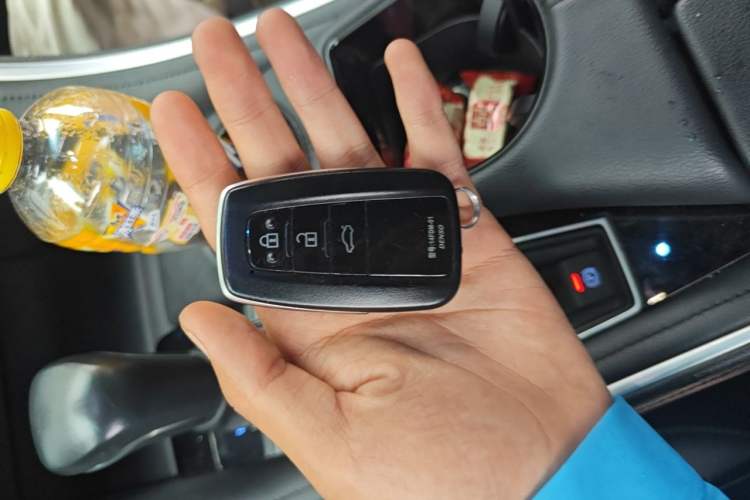Used Toyota Avalon 2023 2.0L Luxury Edition Vehicle Key