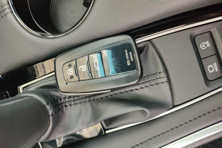 Used Toyota Avalon 2023 2.0L Premium Edition Vehicle Key