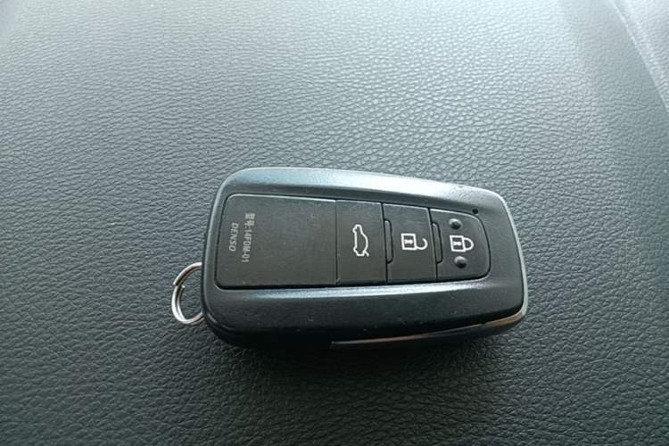 Used Toyota Avalon 2023 2.0L Luxury Edition Vehicle Key