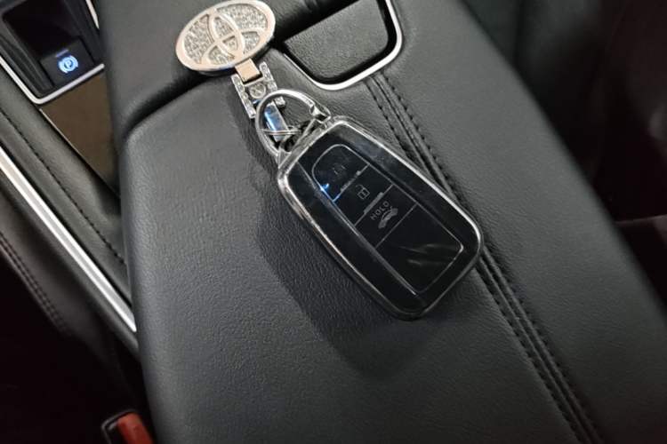 Used Toyota Avalon 2023 Dual-Engine 2.5L Luxury Edition Vehicle Key