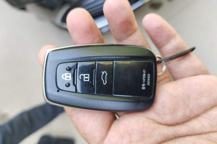 Used Toyota Avalon 2023 2.0L Luxury Edition Vehicle Key
