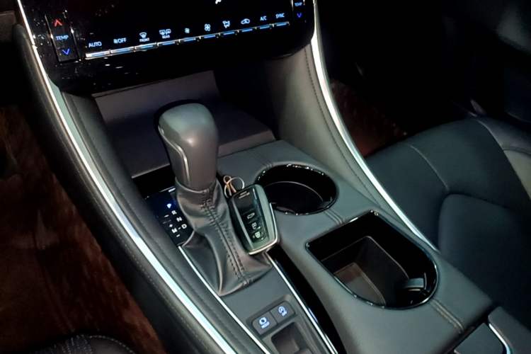 Used Toyota Avalon 2023 2.0L Premium Edition Vehicle Key