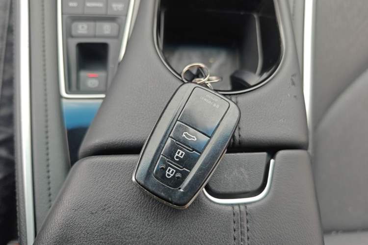 Used Toyota Avalon 2023 2.5L Luxury Edition Vehicle Key