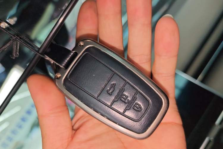 Used Toyota Avalon 2023 2.5L Luxury Edition Vehicle Key