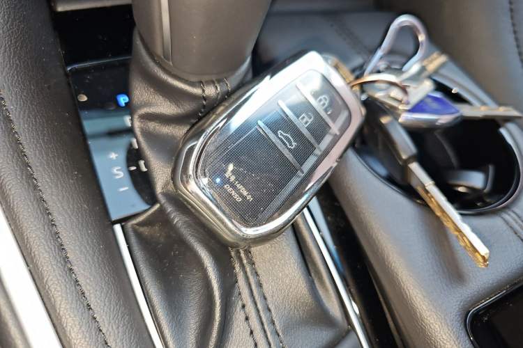 Used Toyota Avalon 2023 2.5L Luxury Edition Vehicle Key