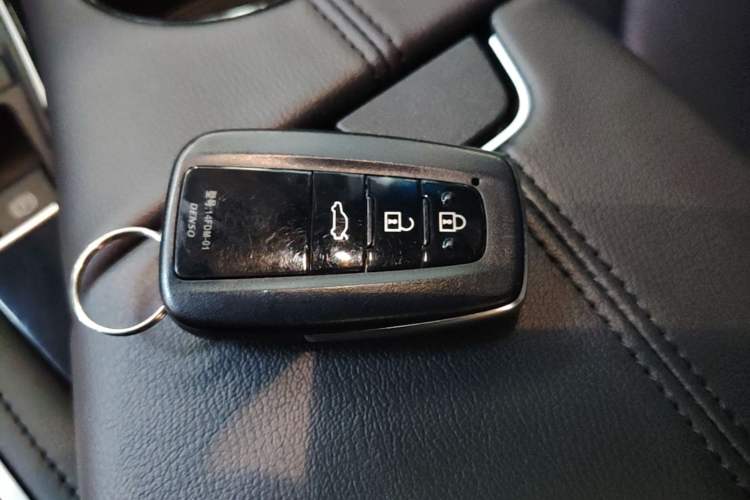 Used Toyota Avalon 2023 2.0L Premium Edition Vehicle Key
