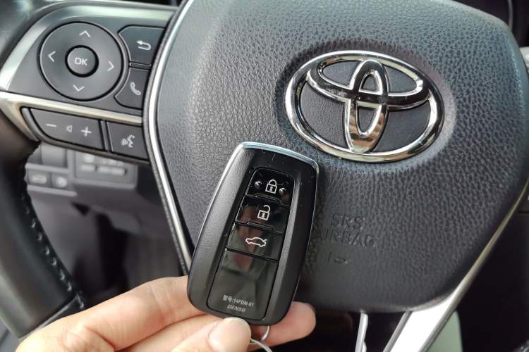 Used Toyota Avalon 2023 2.0L XLE Deluxe Edition Vehicle Key