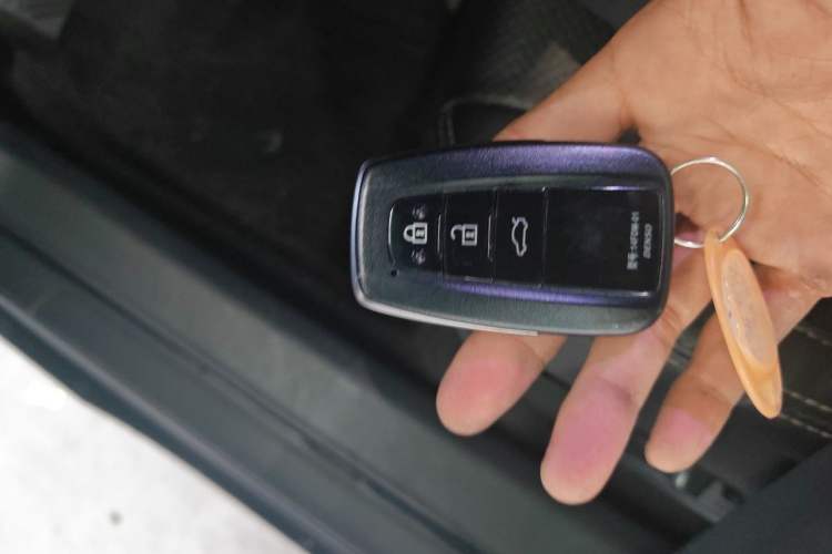 Used Toyota Avalon 2023 2.0L Luxury Edition Vehicle Key