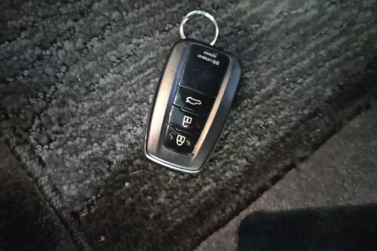 Used Toyota Avalon 2023 2.0L Luxury Edition Vehicle Key