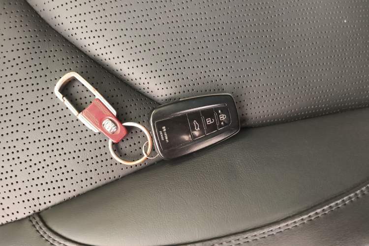 Used Toyota Avalon 2023 Dual-Engine 2.5L Luxury Edition Vehicle Key