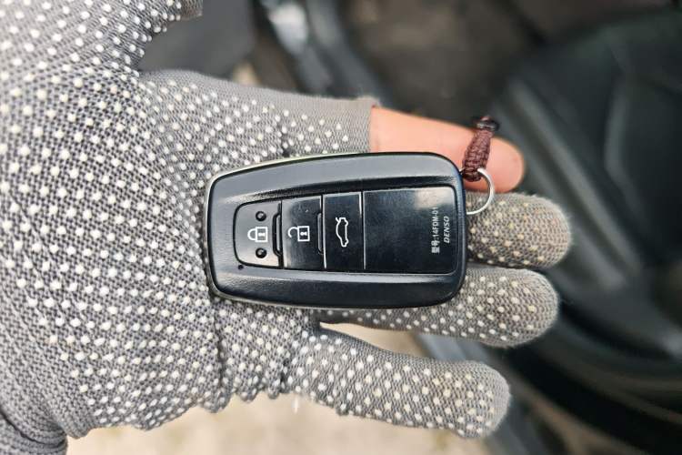 Used Toyota Avalon 2023 Dual-Motor 2.5L XLE Prestige Edition Vehicle Key