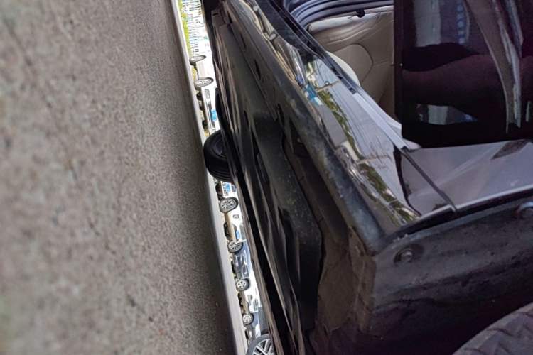 Used Toyota Avalon 2023 2.0L Luxury Edition Right Side Sill
