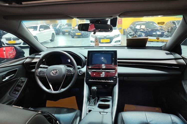 Used Toyota Avalon 2023 2.0L Premium Edition Center Console