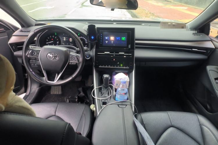 Used Toyota Avalon 2023 2.0L Premium Edition Center Console