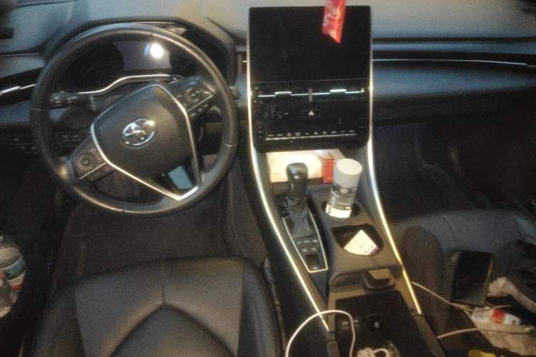 Used Toyota Avalon 2023 2.5L Luxury Edition Center Console