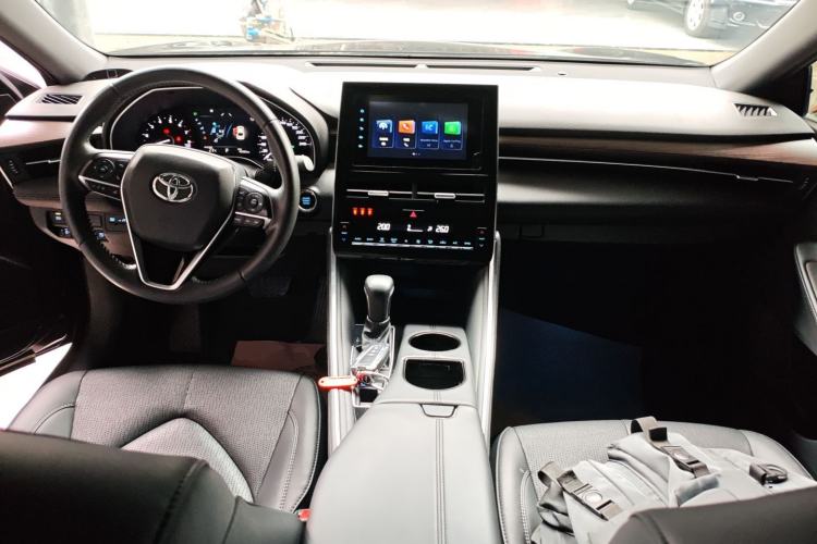 Used Toyota Avalon 2023 2.0L Premium Edition Center Console