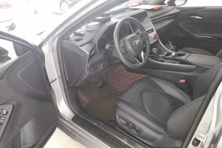 Used Toyota Avalon 2023 2.0L Luxury Edition Driver Seat
