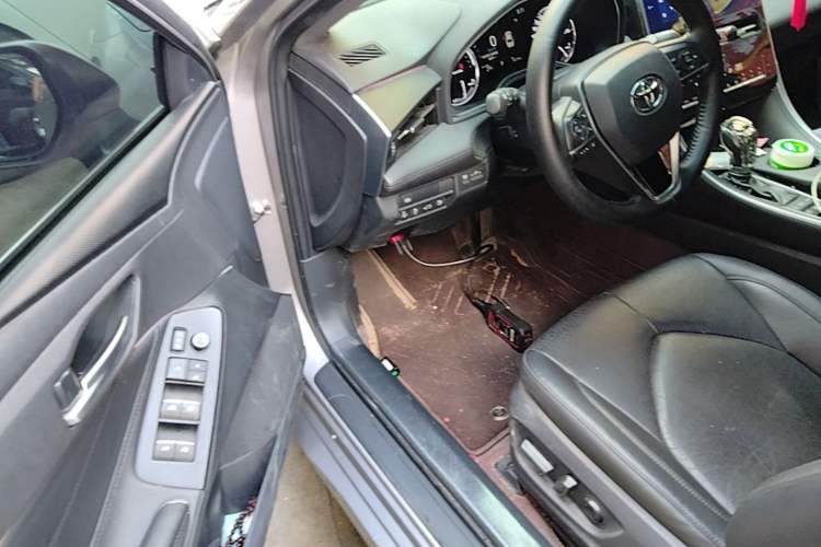 Used Toyota Avalon 2023 Dual-Engine 2.5L Luxury Edition Driver Seat