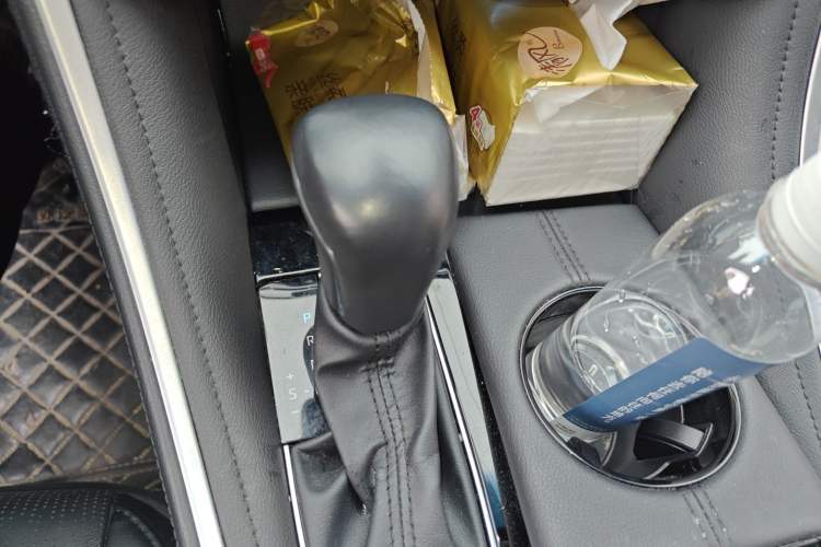 Used Toyota Avalon 2023 Dual-Engine 2.5L Luxury Edition Gear Lever