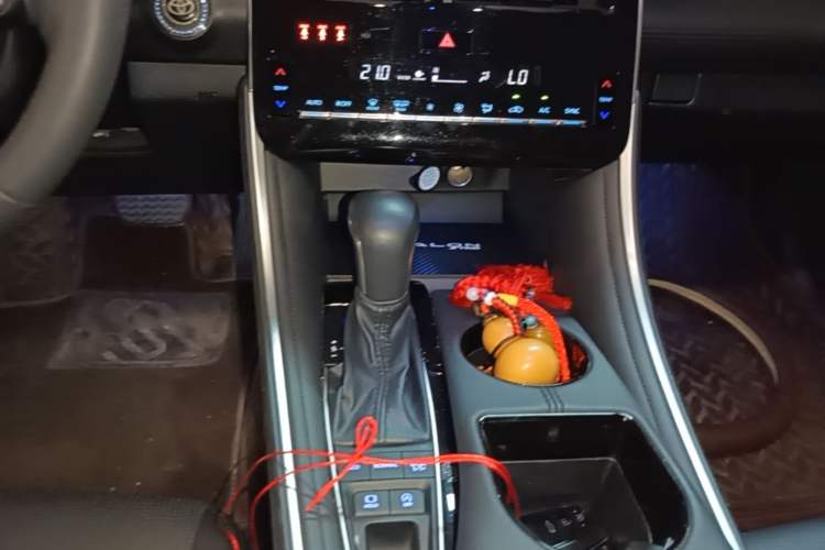 Used Toyota Avalon 2023 2.5L Luxury Edition Gear Lever