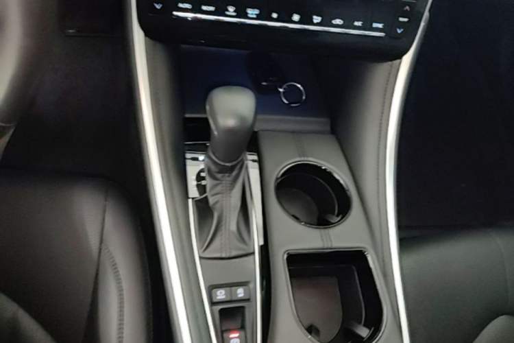 Used Toyota Avalon 2023 2.0L Luxury Edition Gear Lever