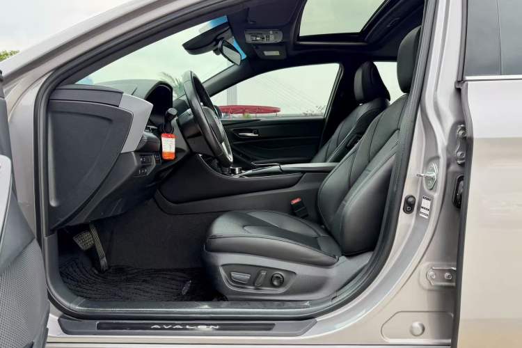 Used Toyota Avalon 2023 2.0L XLE Deluxe Edition Interior 1