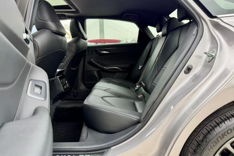 Used Toyota Avalon 2023 2.0L XLE Deluxe Edition Interior 3