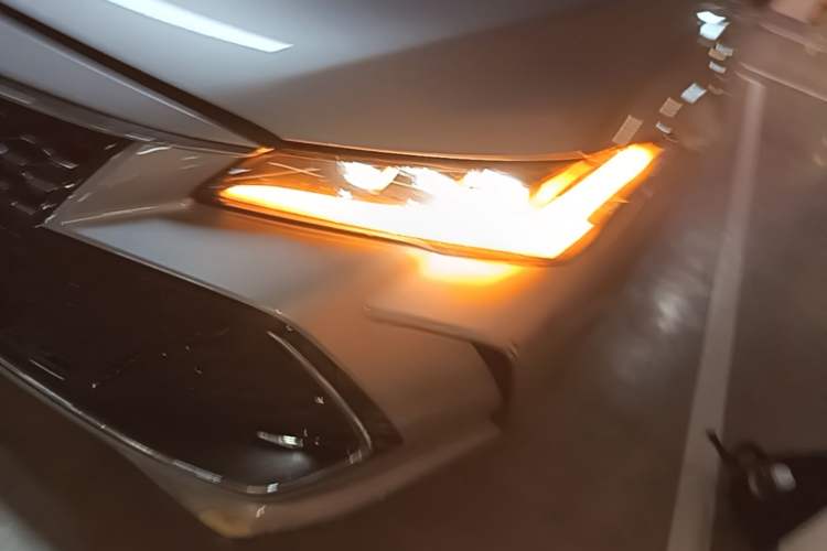 Used Toyota Avalon 2023 2.5L Luxury Edition Left Front Headlight